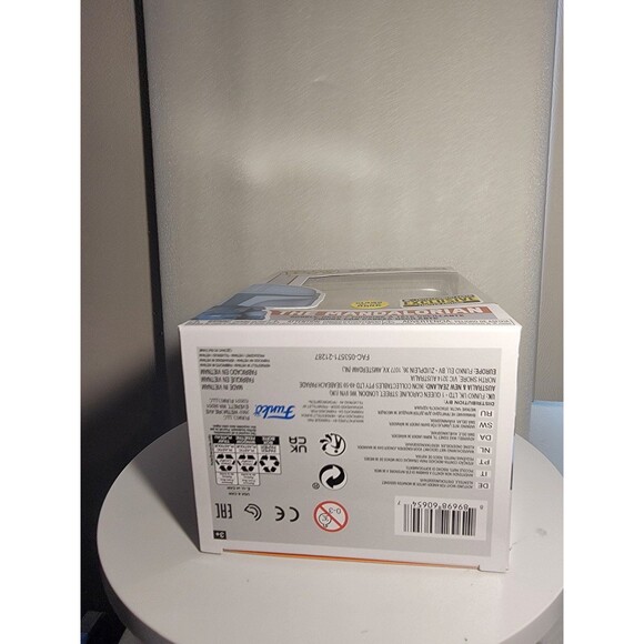 Mandalorian Holographic GLOW Star Wars Ent Earth Exclusive!!!#345 - Picture 5 of 6